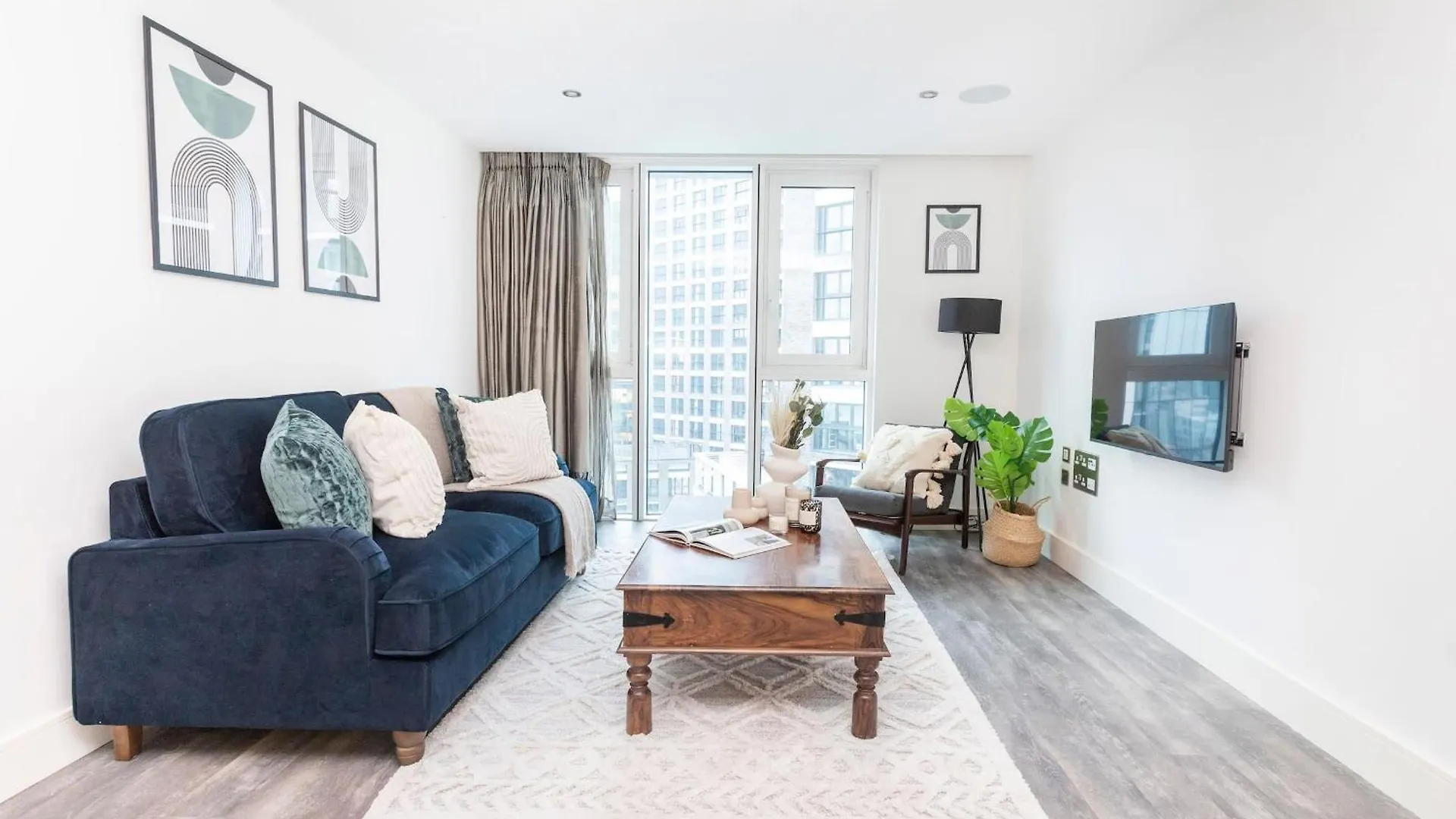 Bnbnova - 2Br - Tower Bridge & Liverpool Street contacts
